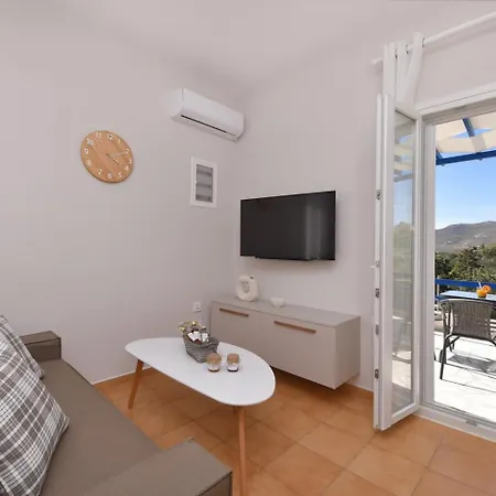 Cyclamen Apartment Posidhonia (Syros)